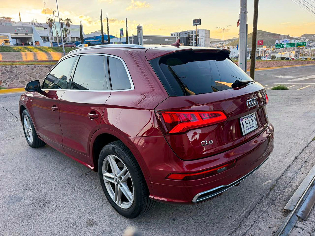AUDI Q5 SLINE
