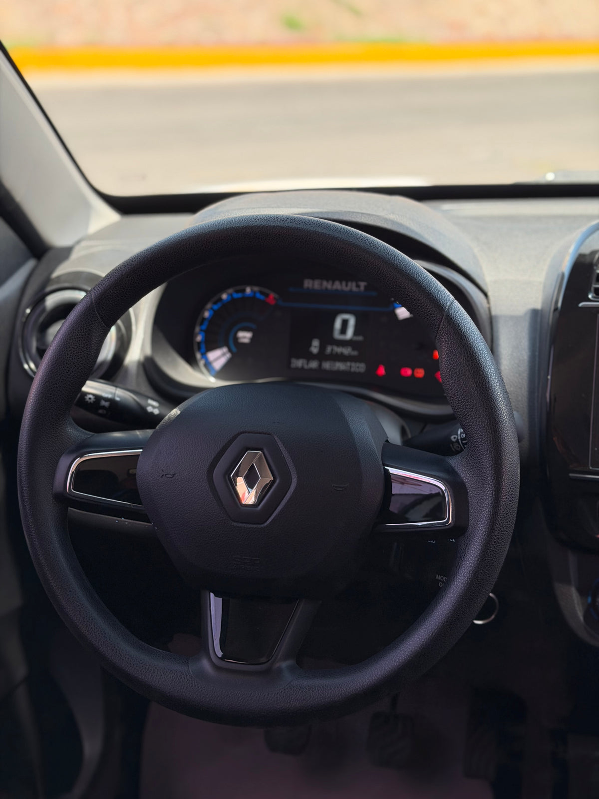 RENAULT KWID BI TONO