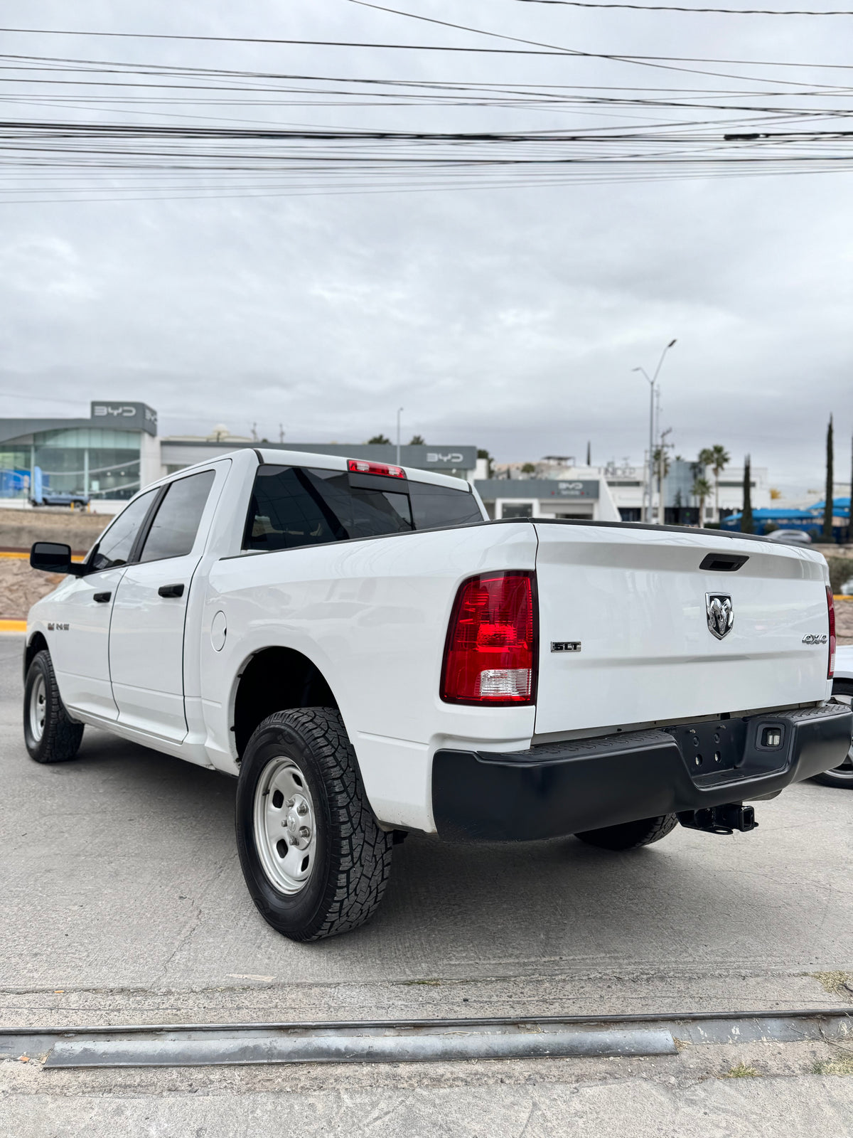 RAM SLT HEMI 4X4