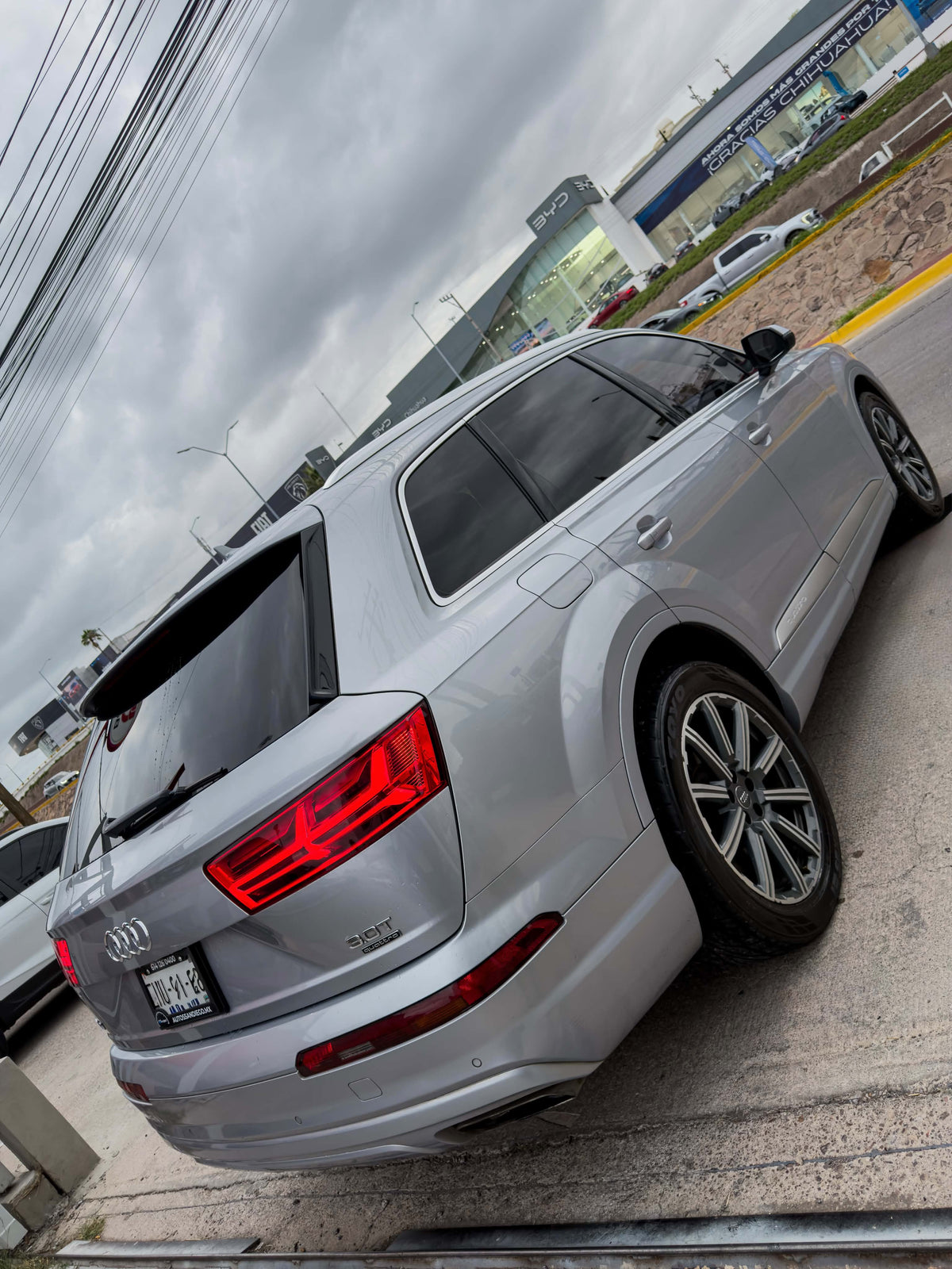 AUDI Q7 ELITE
