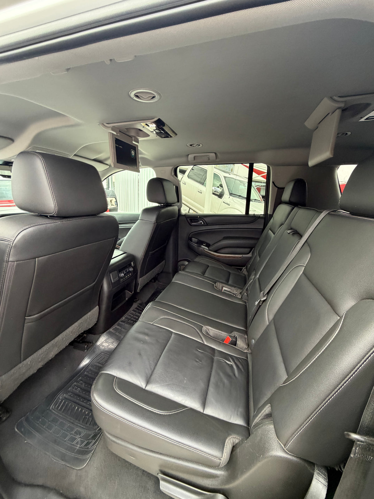 CHEVROLET SUBURBAN LT