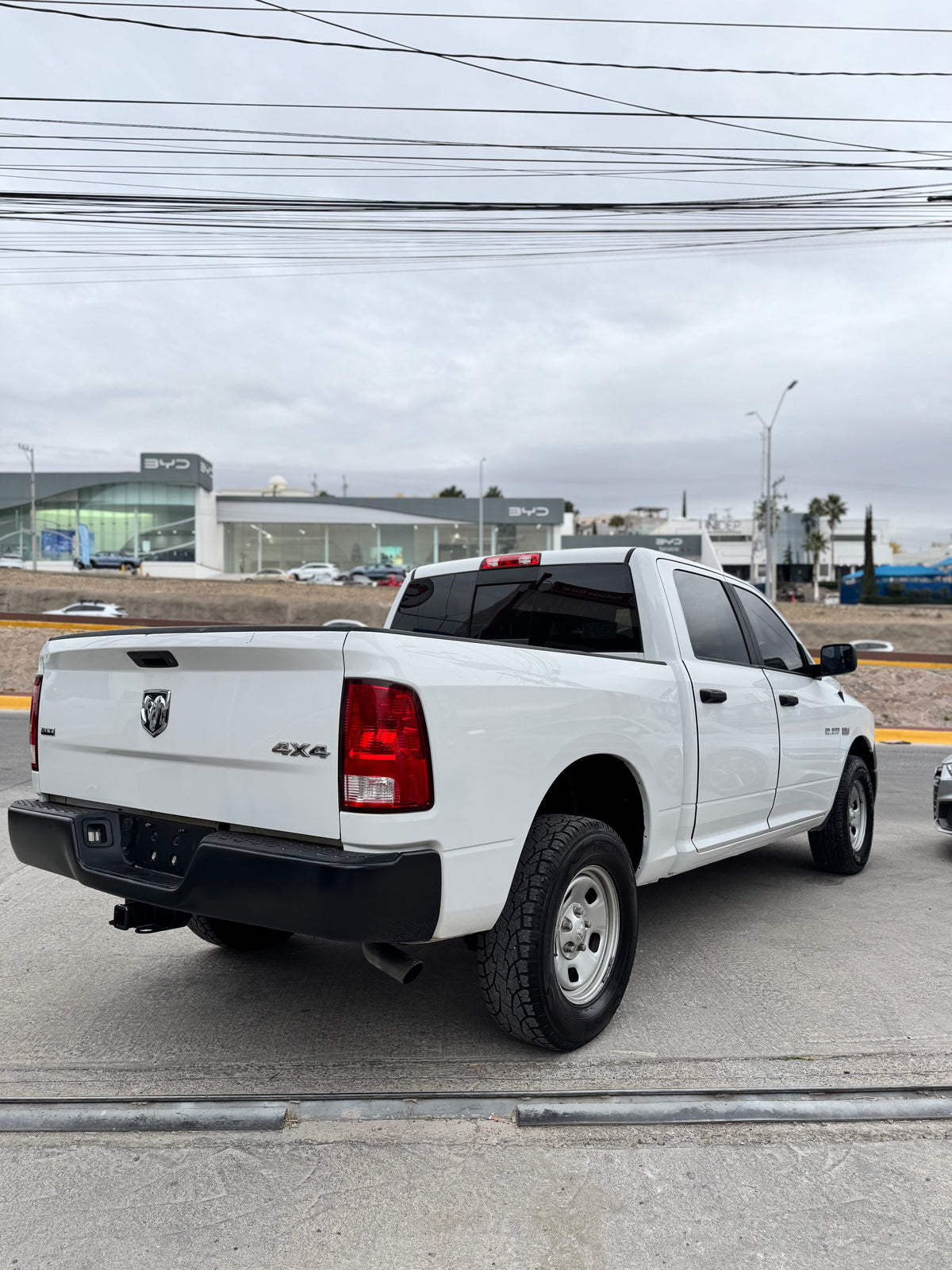 RAM SLT HEMI 4X4