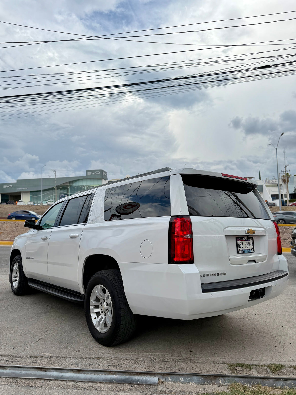 CHEVROLET SUBURBAN LT