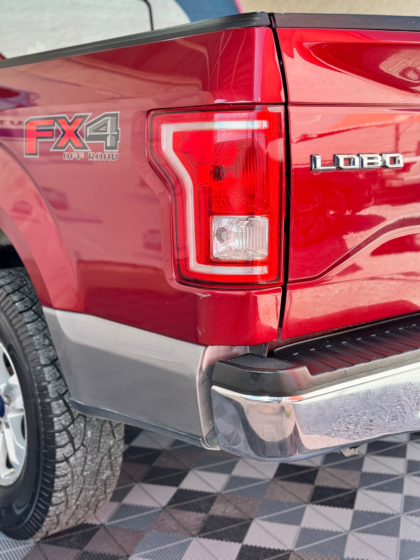 J. 2016 FORD LOBO XLT 5.0 4X4