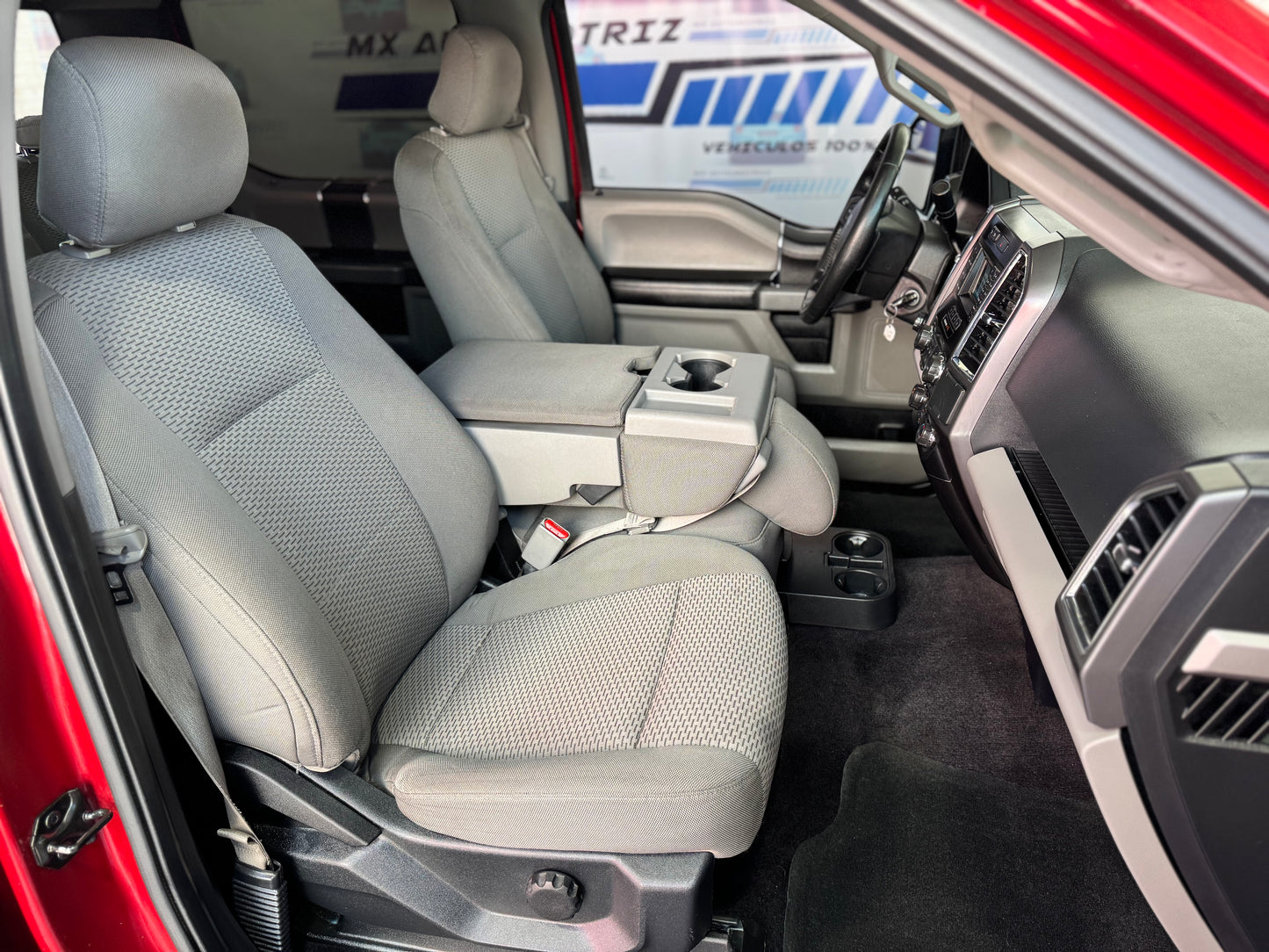 J. 2016 FORD LOBO XLT 5.0 4X4