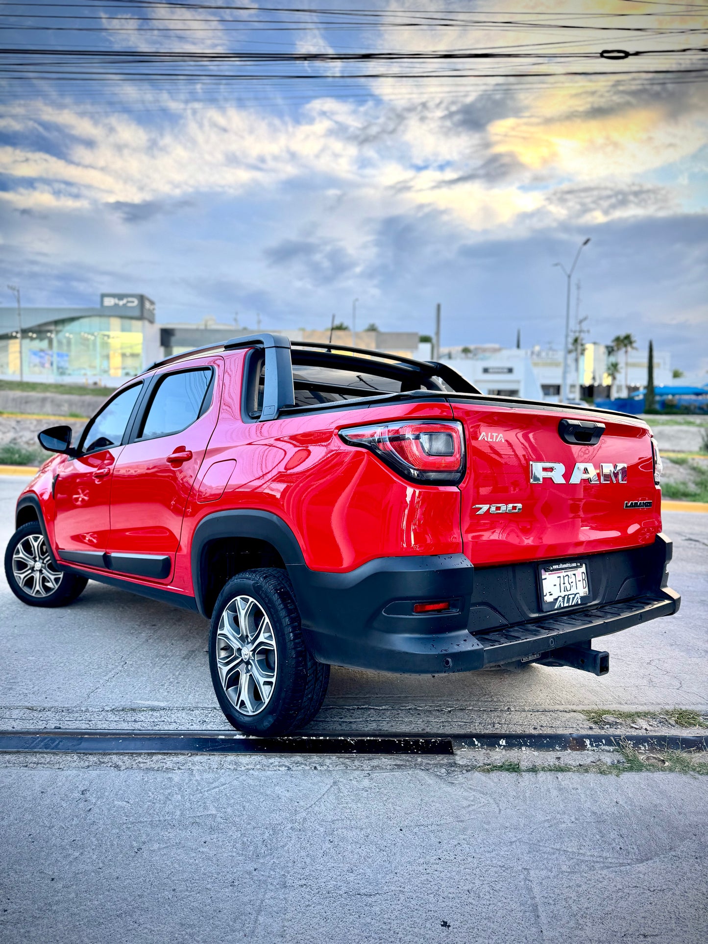2023 RAM 7OO LARAMIE