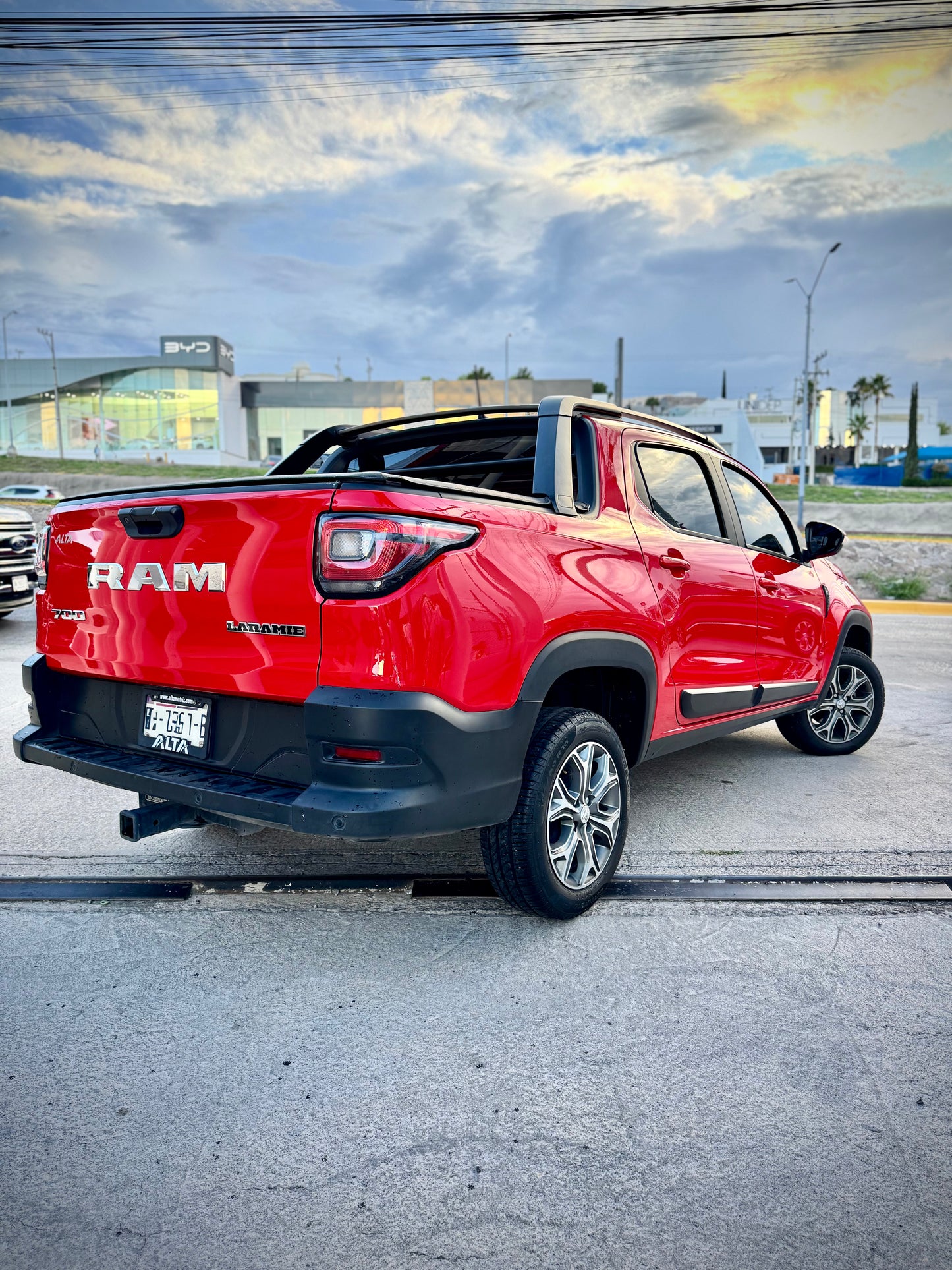 2023 RAM 7OO LARAMIE