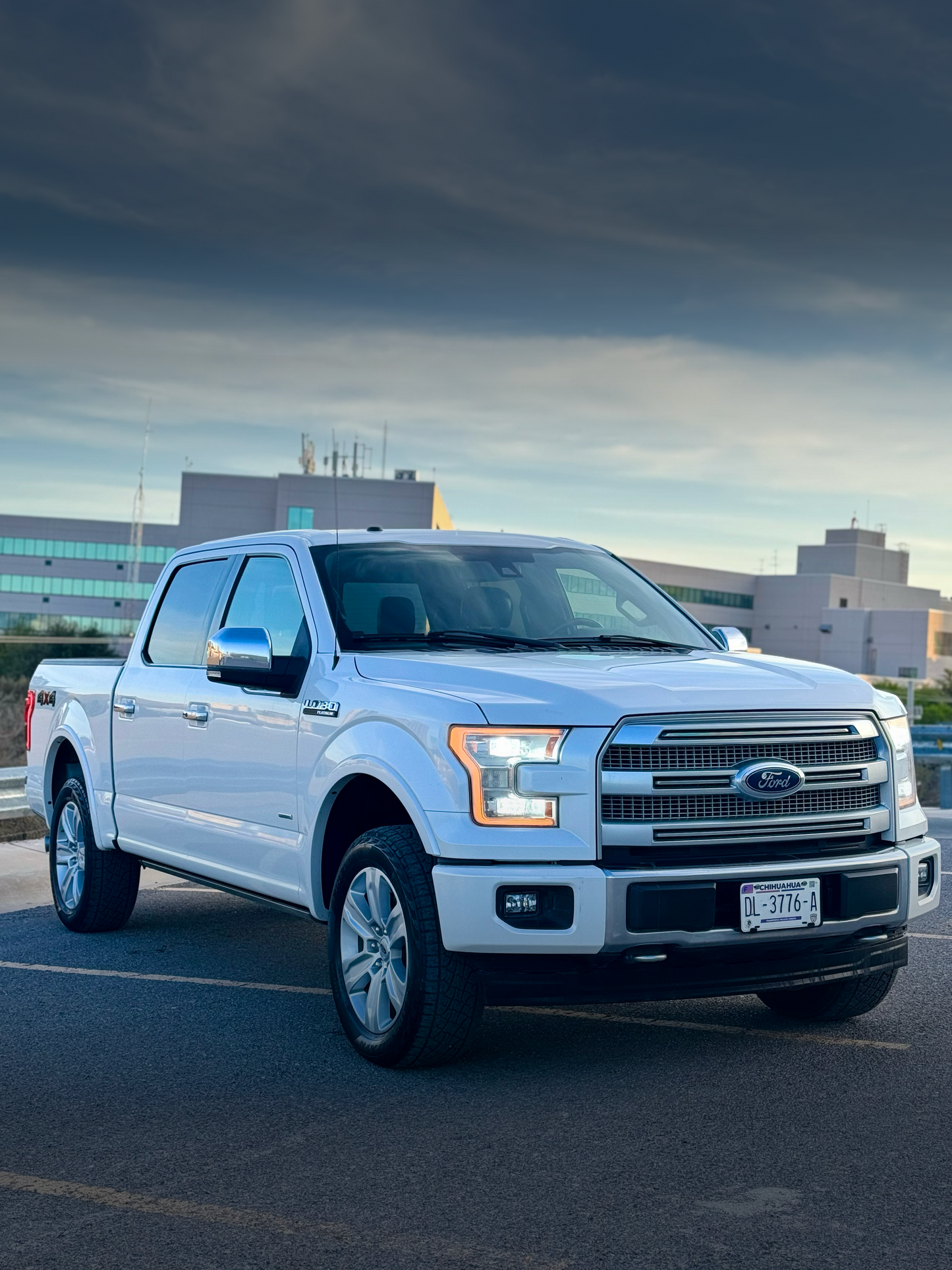 2017 FORD LOBO PLATINUM