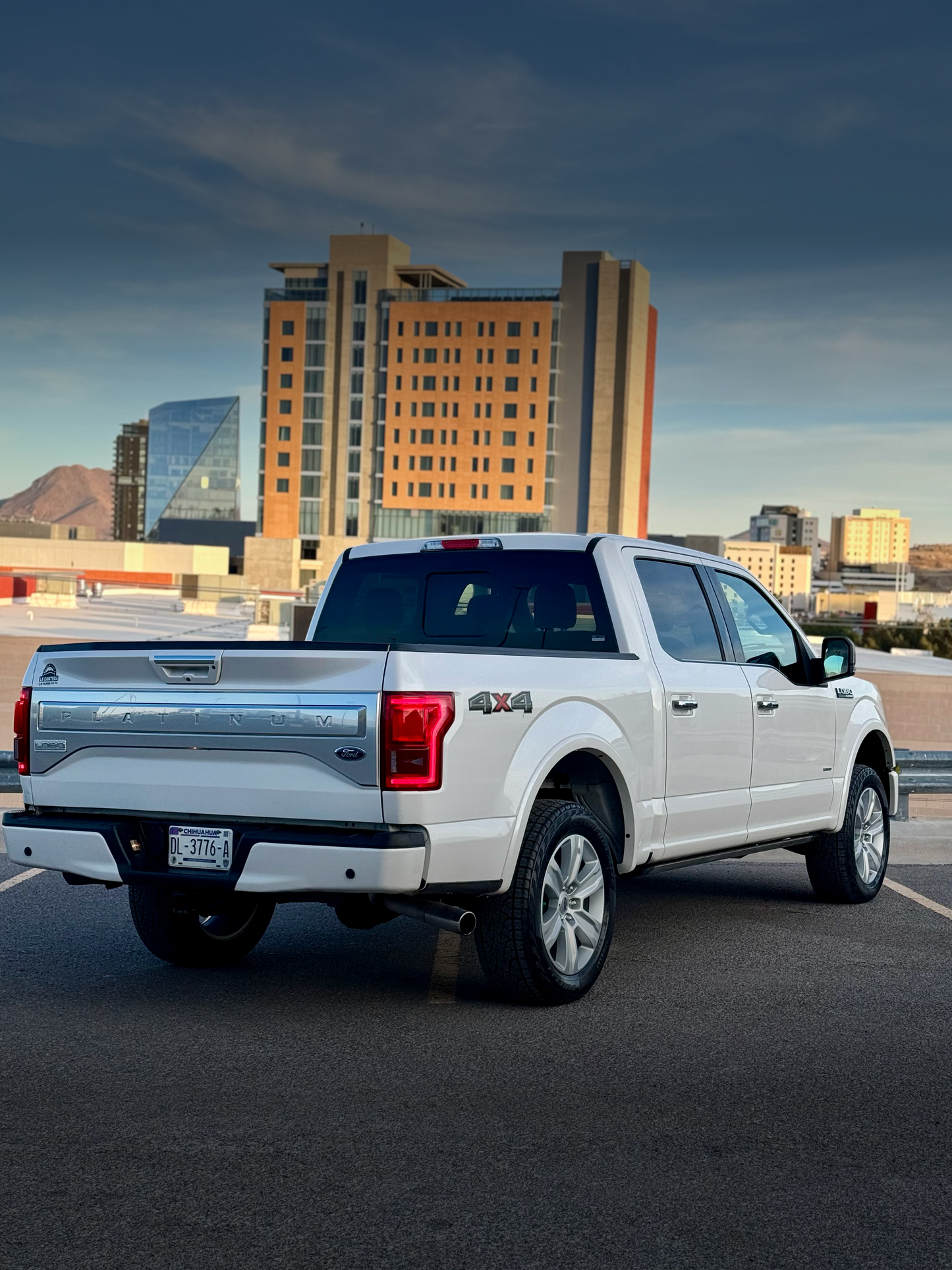 2017 FORD LOBO PLATINUM