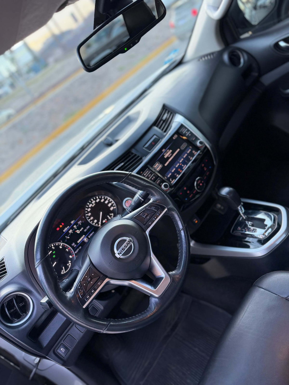 NISSAN FRONTIER LE PLATINUM
