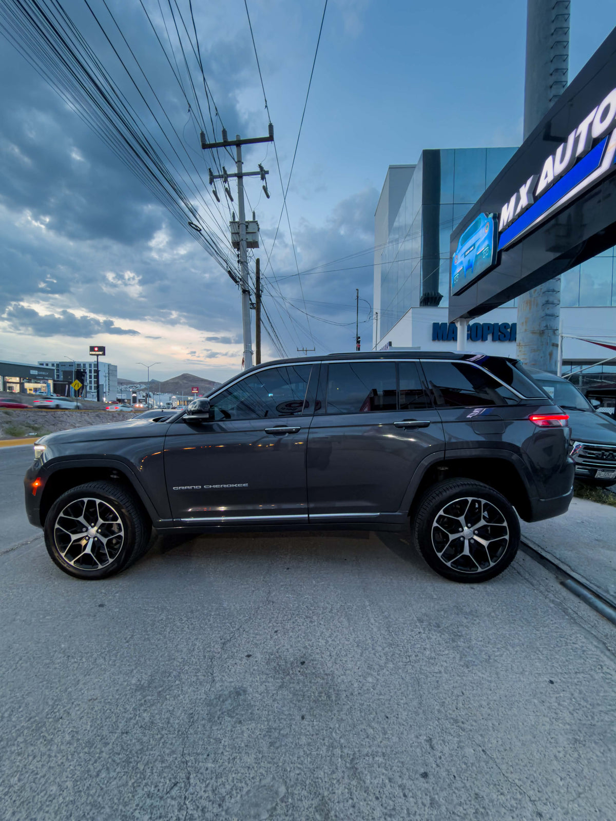 JEEP GRAND CHEROKEE SUMMIT