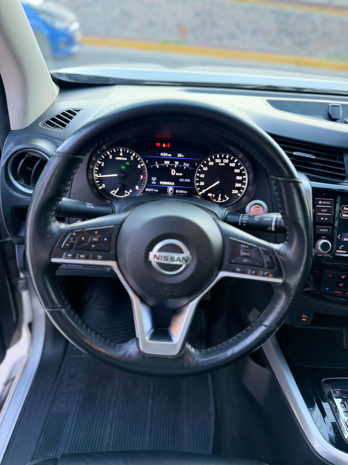 NISSAN FRONTIER LE PLATINUM