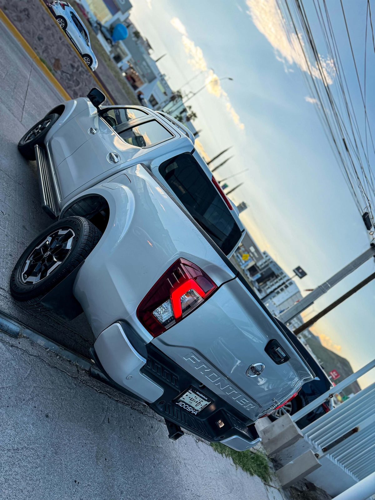 NISSAN FRONTIER LE PLATINUM