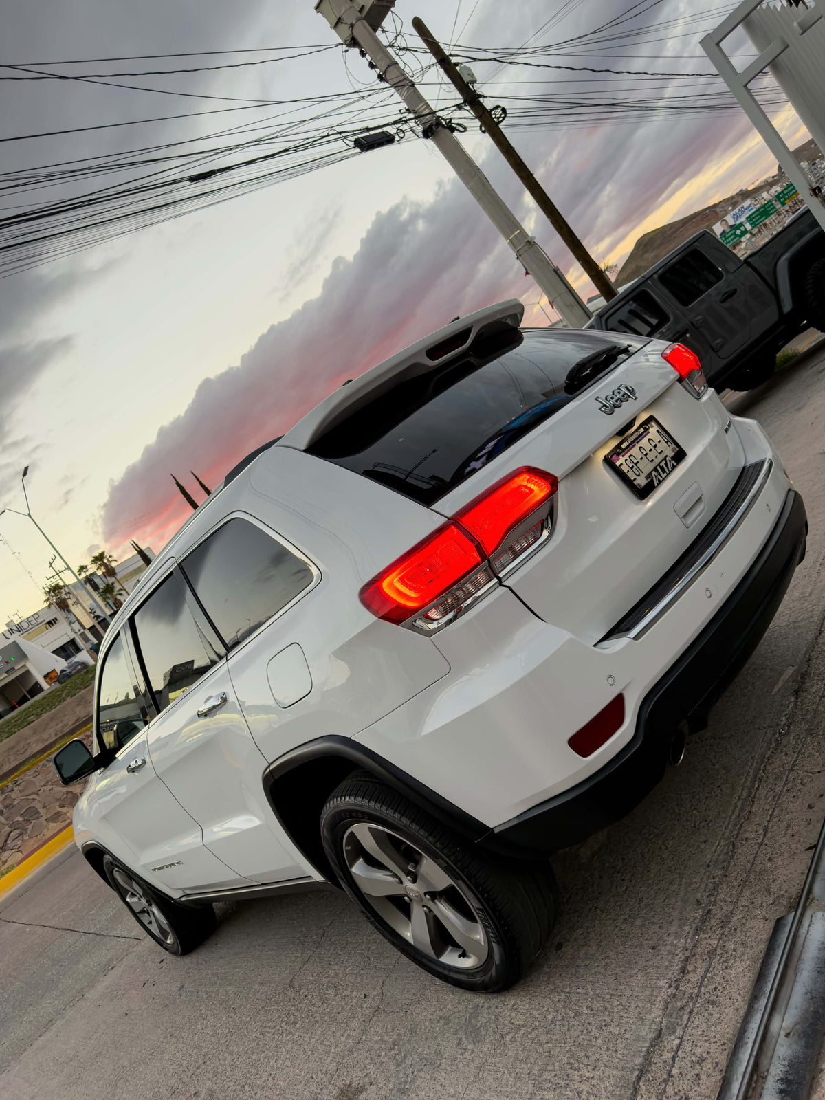 JEEP GRAND CHEROKEE LIMITED LUJO