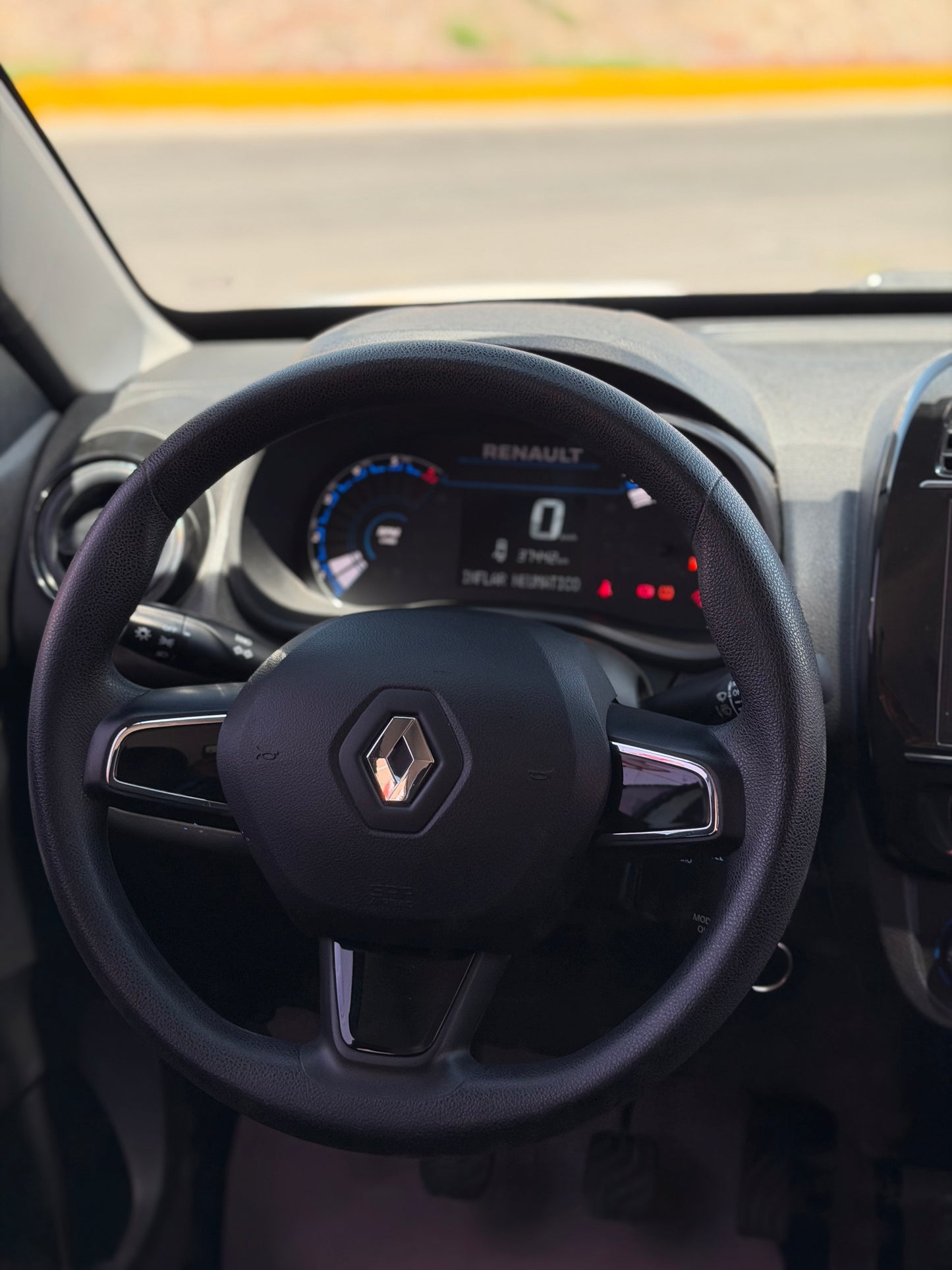 2025 RENAULT KWID BI TONO