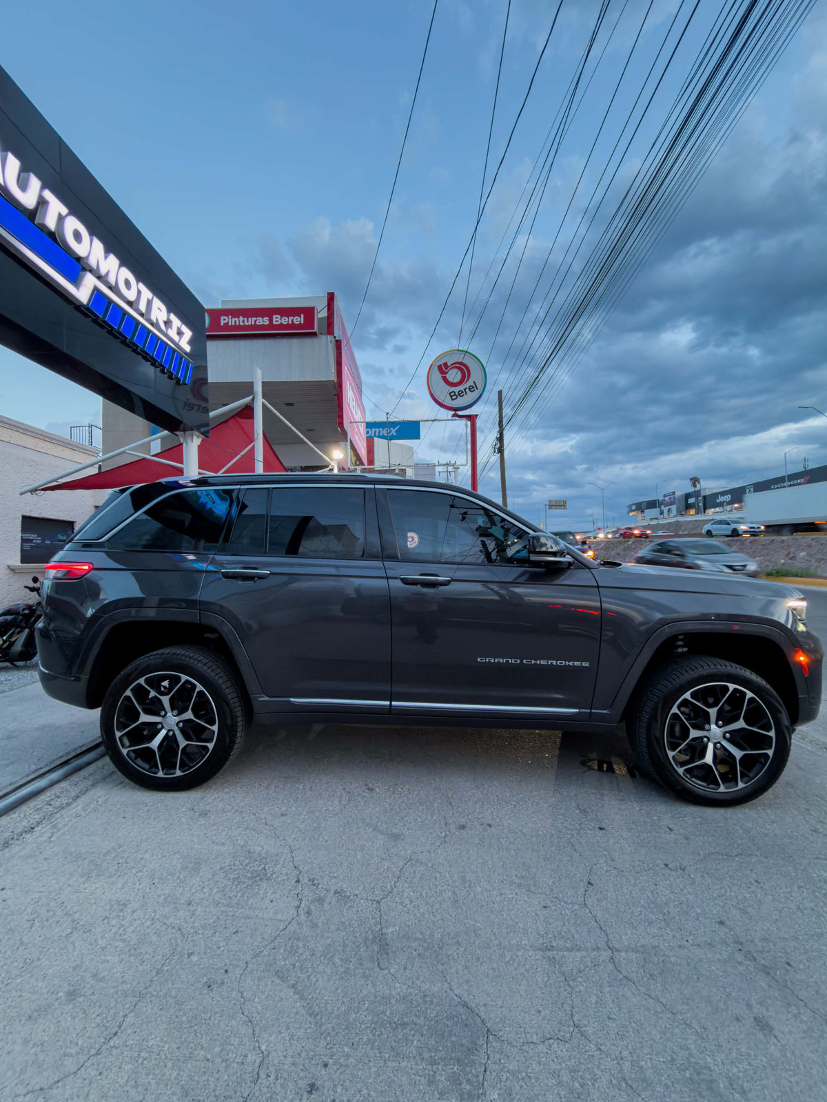 JEEP GRAND CHEROKEE SUMMIT