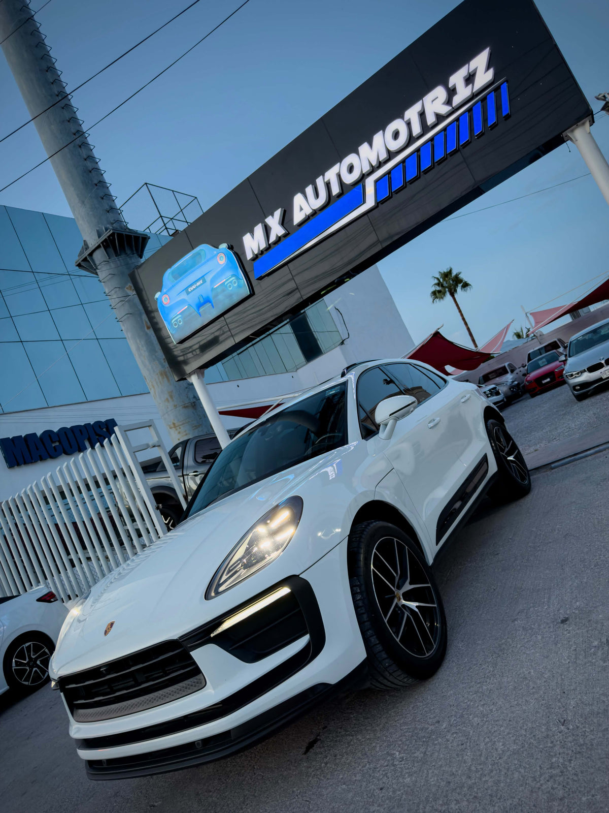 PORSCHE MACAN