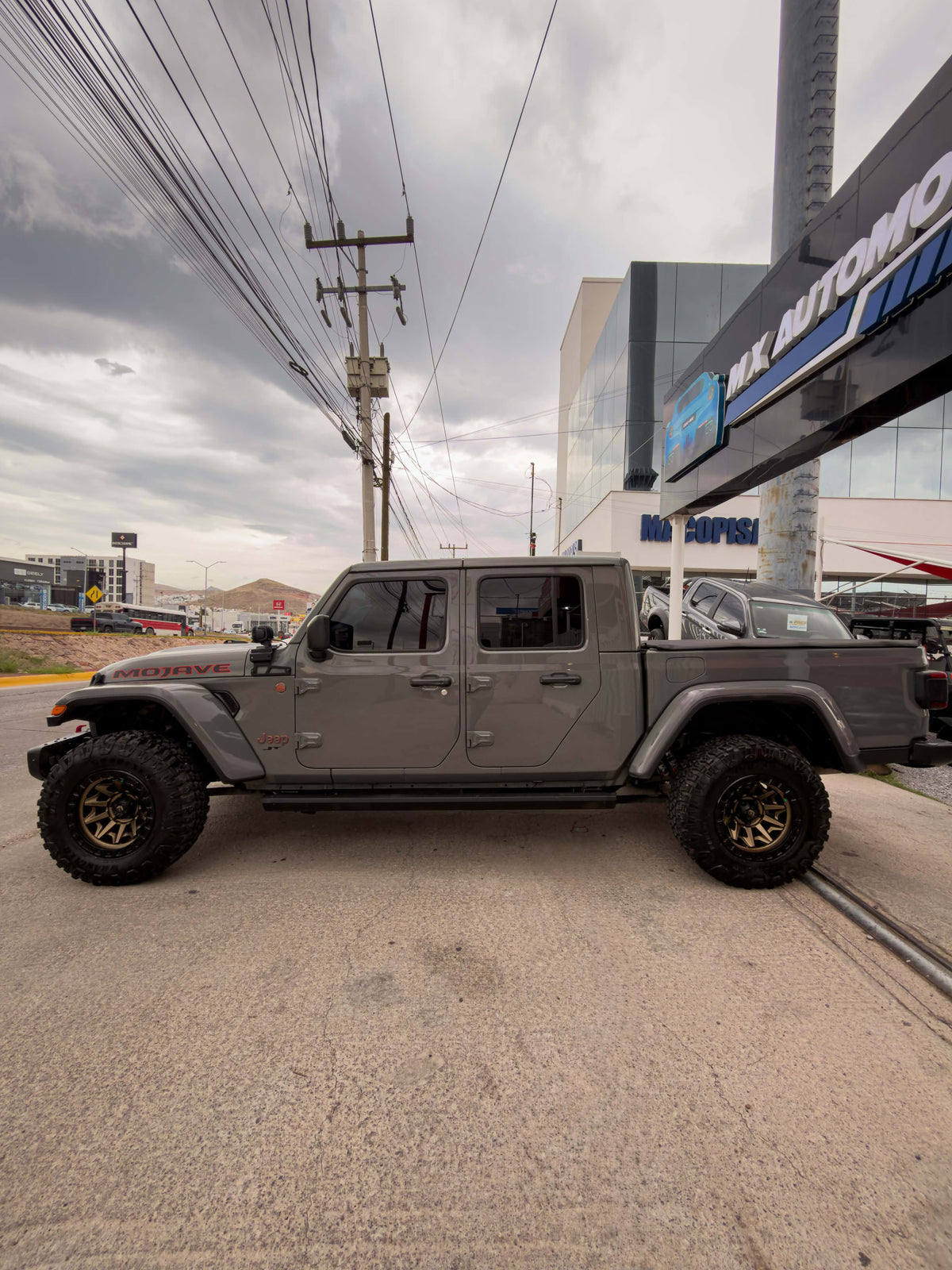 JEEP JT MOJAVE