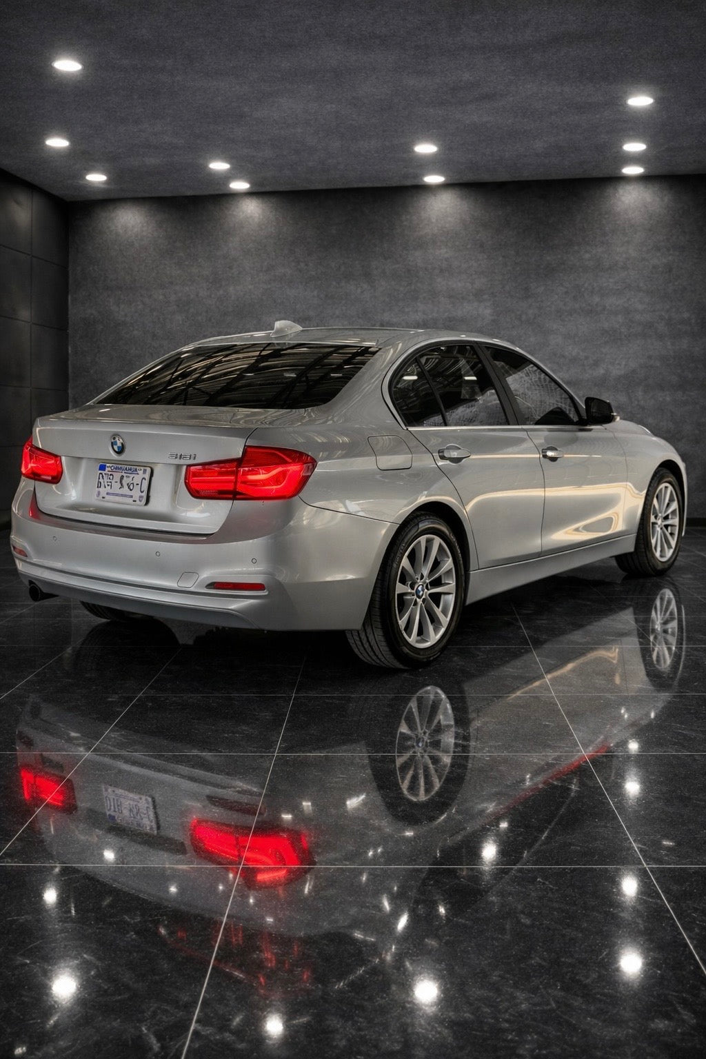 18 BMW 318I 49,000KMS