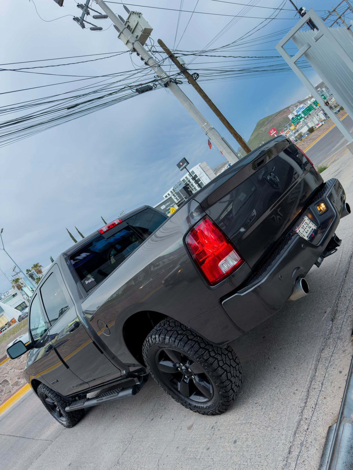 RAM 1500 SPORT 4X4 HEMI
