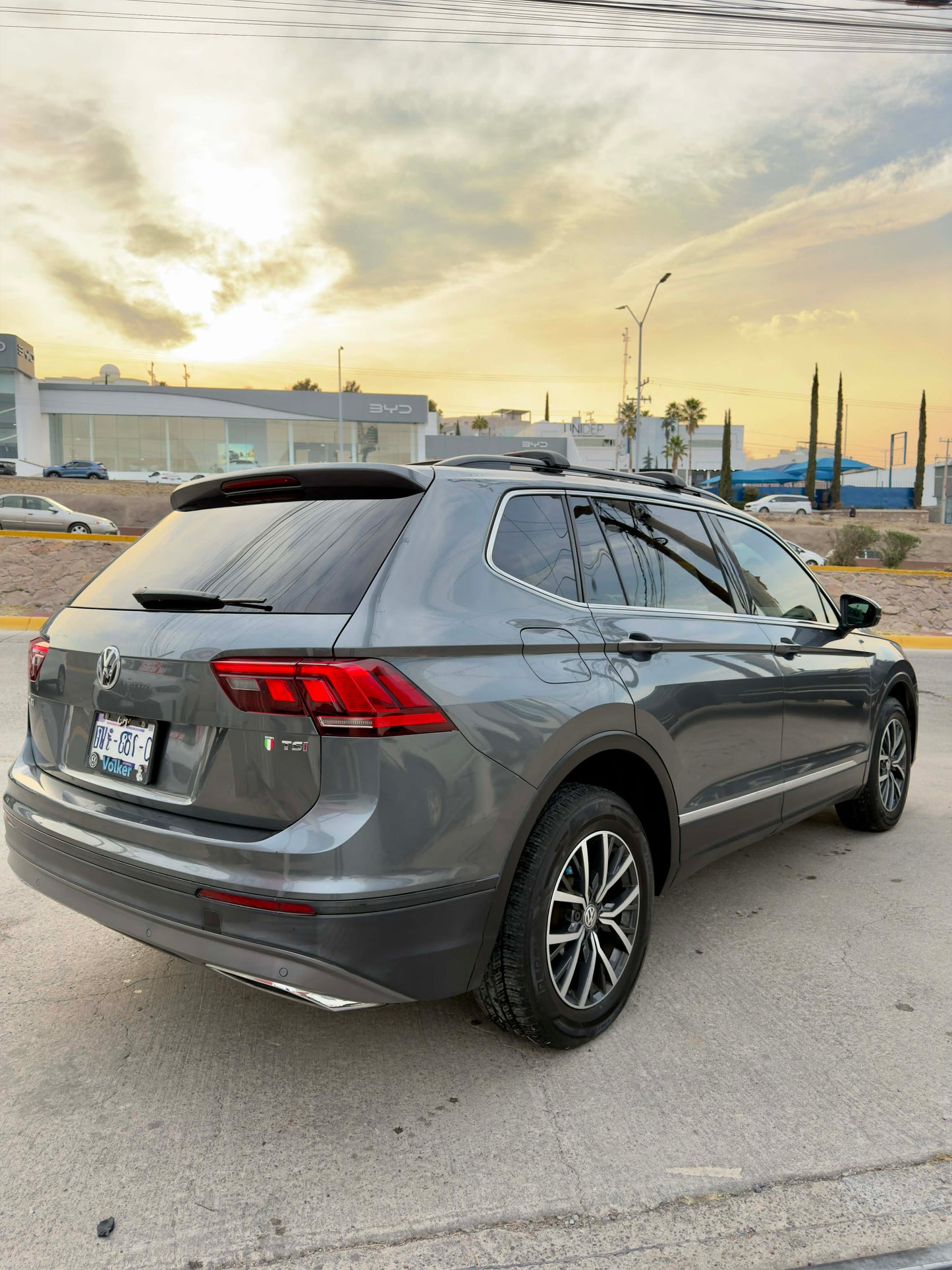 2018 VOLKSWAGEN TIGUAN