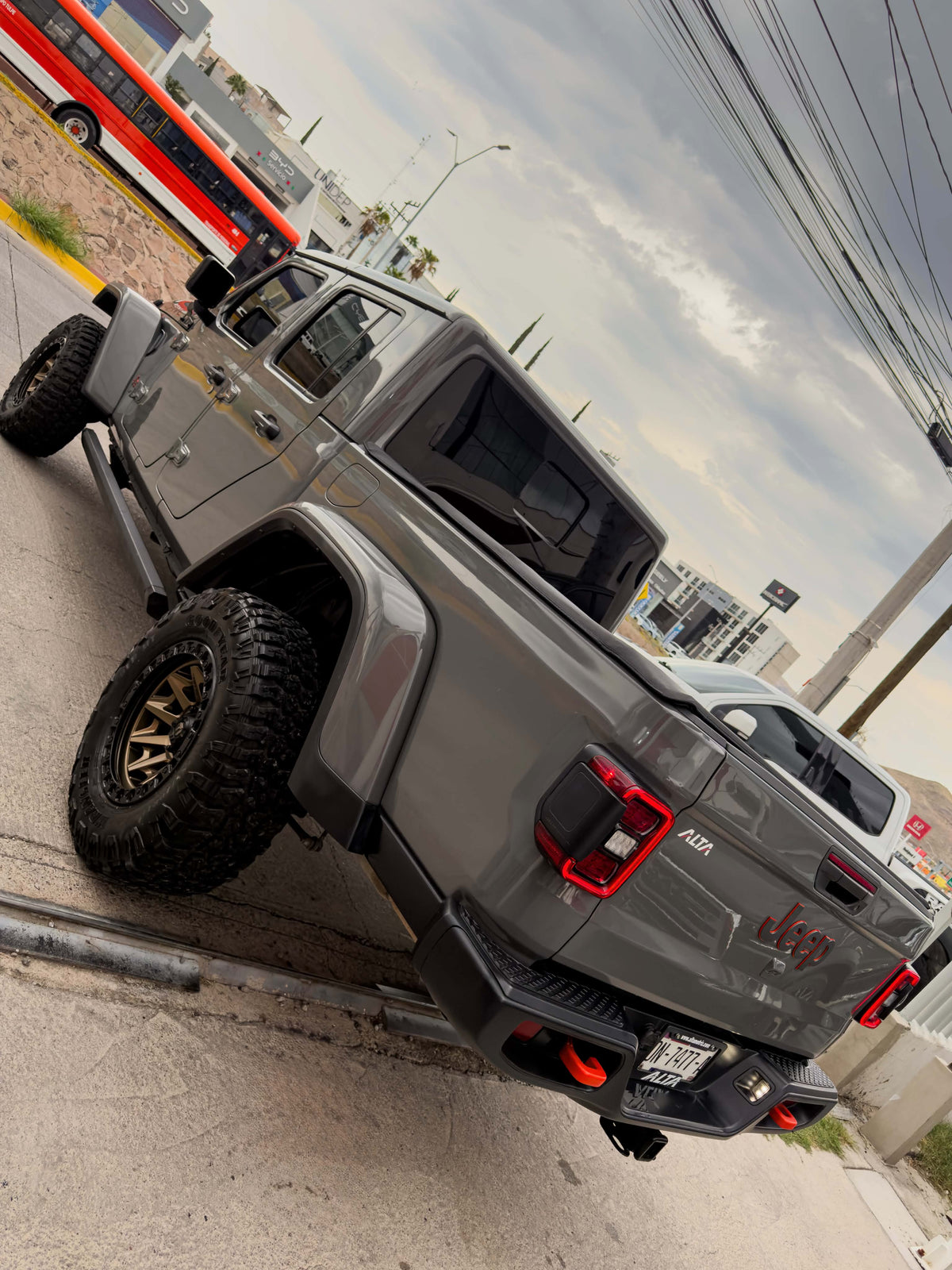 JEEP JT MOJAVE