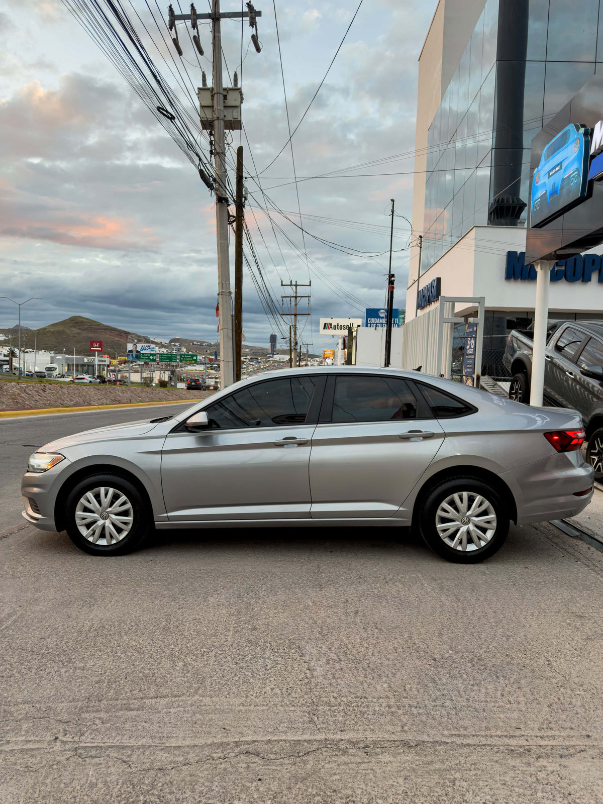 VOLKSWAGEN JETTA TRENDLINE