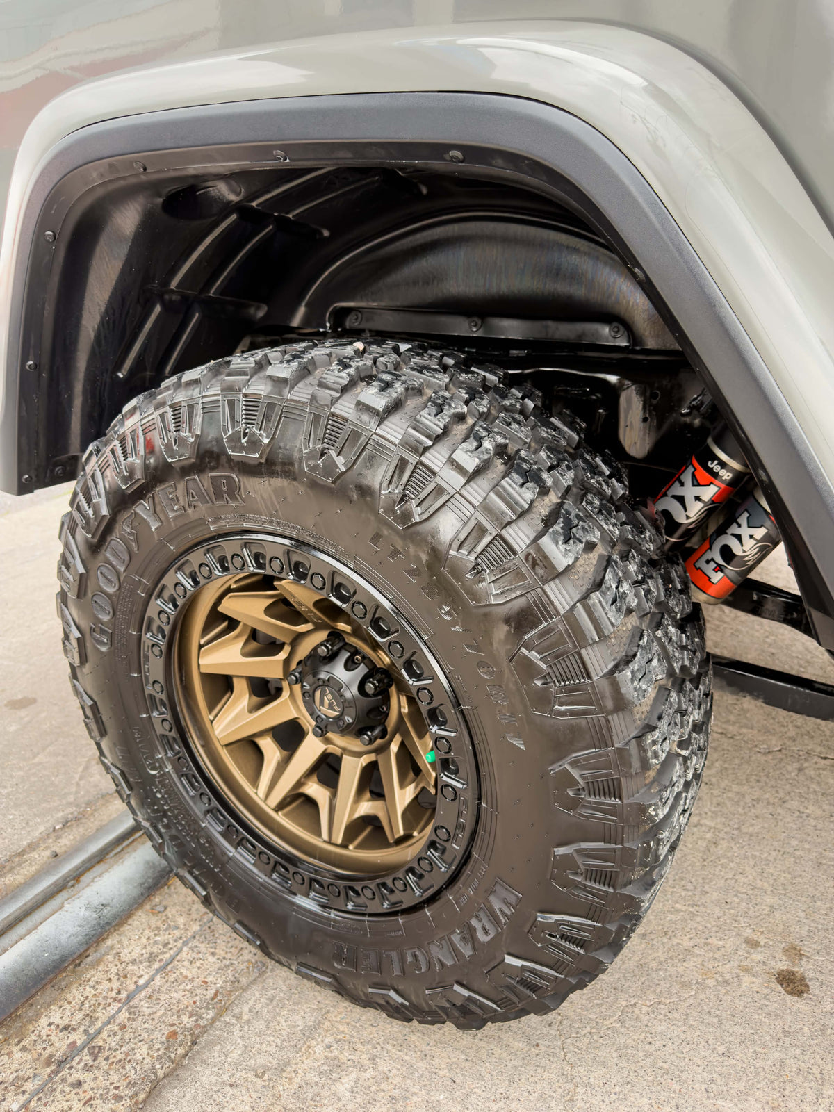 JEEP JT MOJAVE