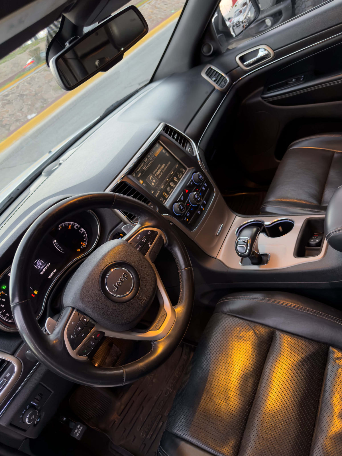 JEEP GRAND CHEROKEE LIMITED LUJO