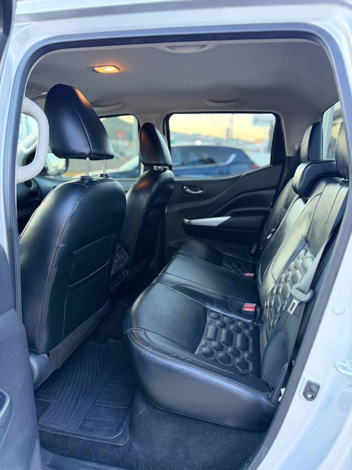 NISSAN FRONTIER LE PLATINUM