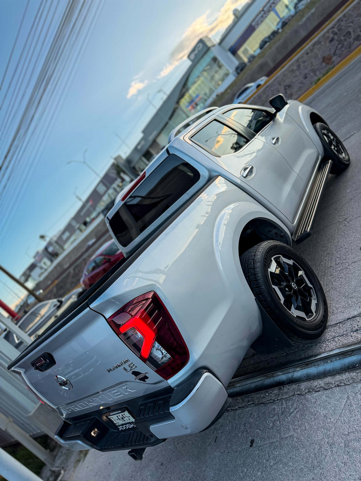NISSAN FRONTIER LE PLATINUM