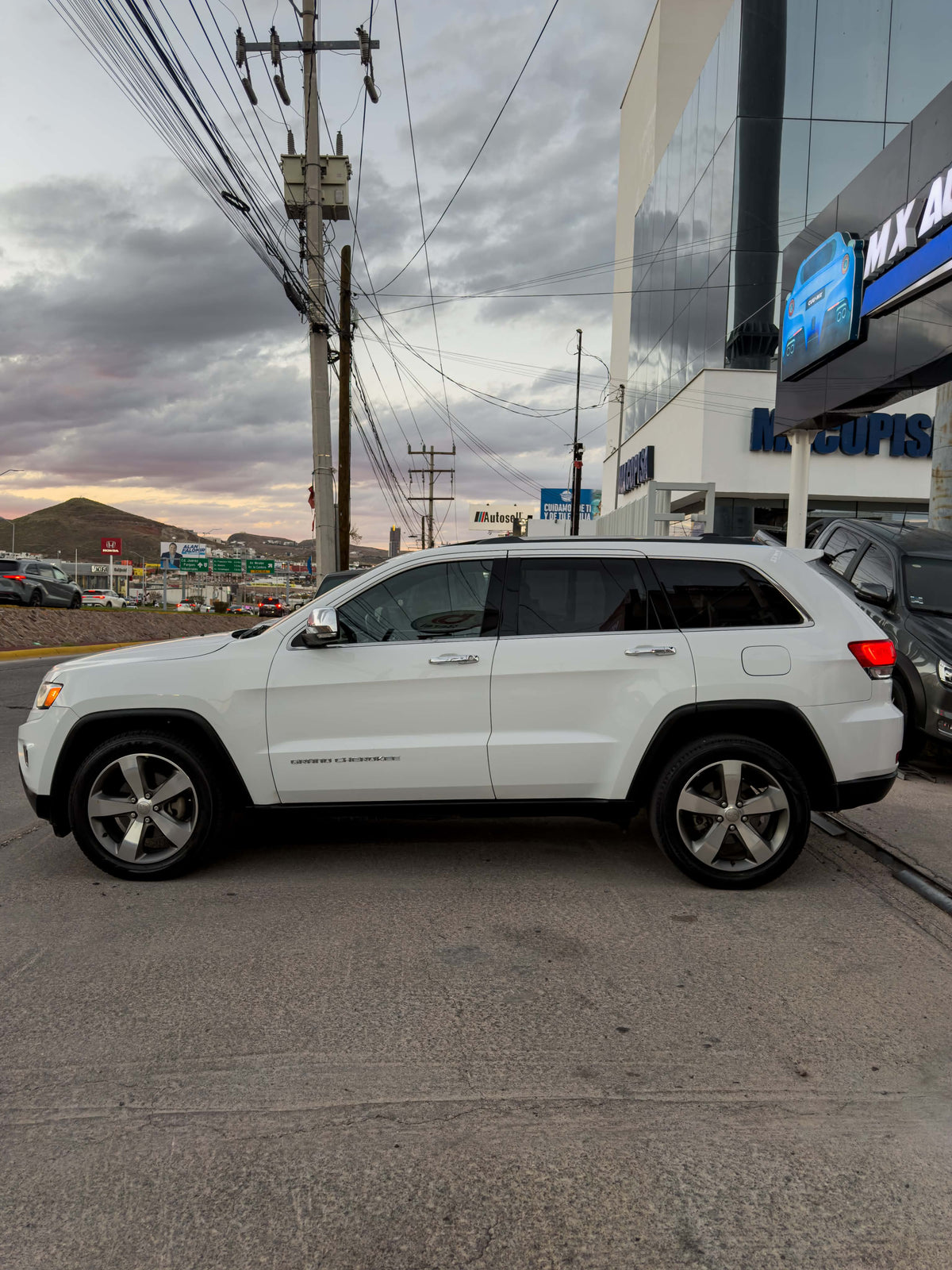 JEEP GRAND CHEROKEE LIMITED LUJO