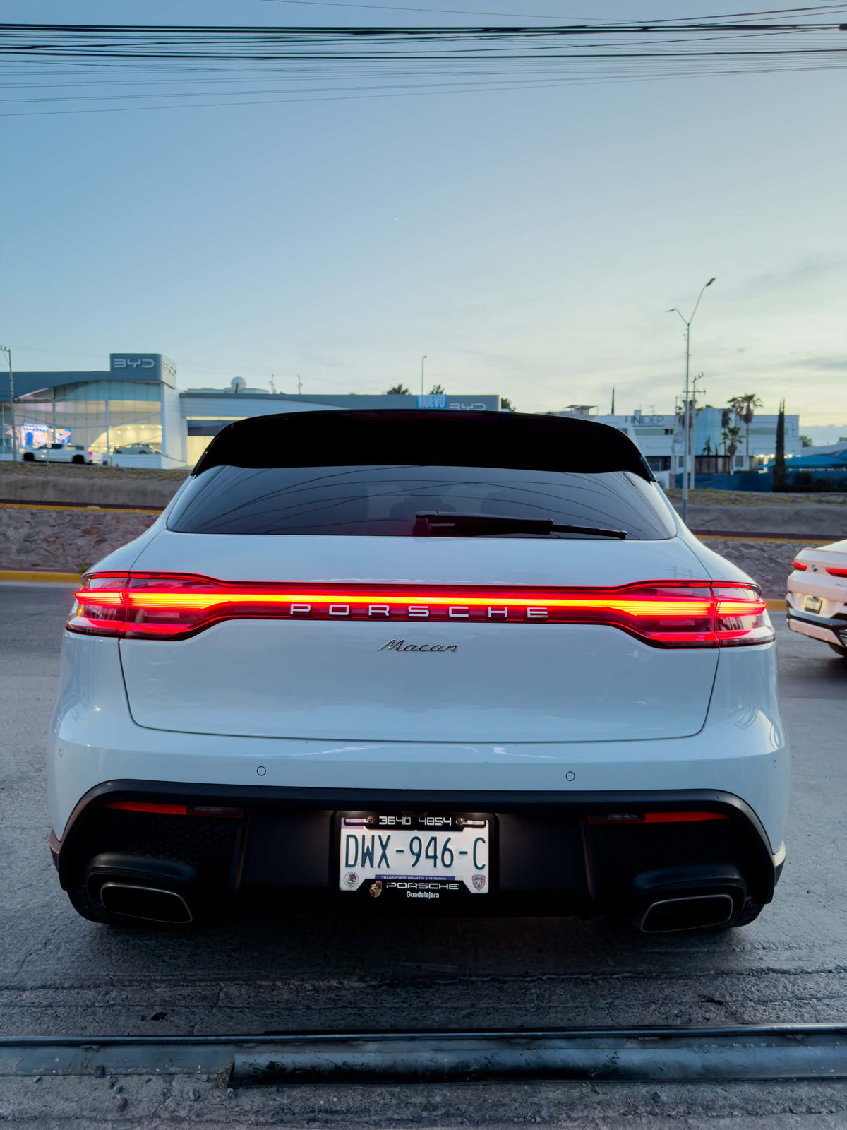 PORSCHE MACAN