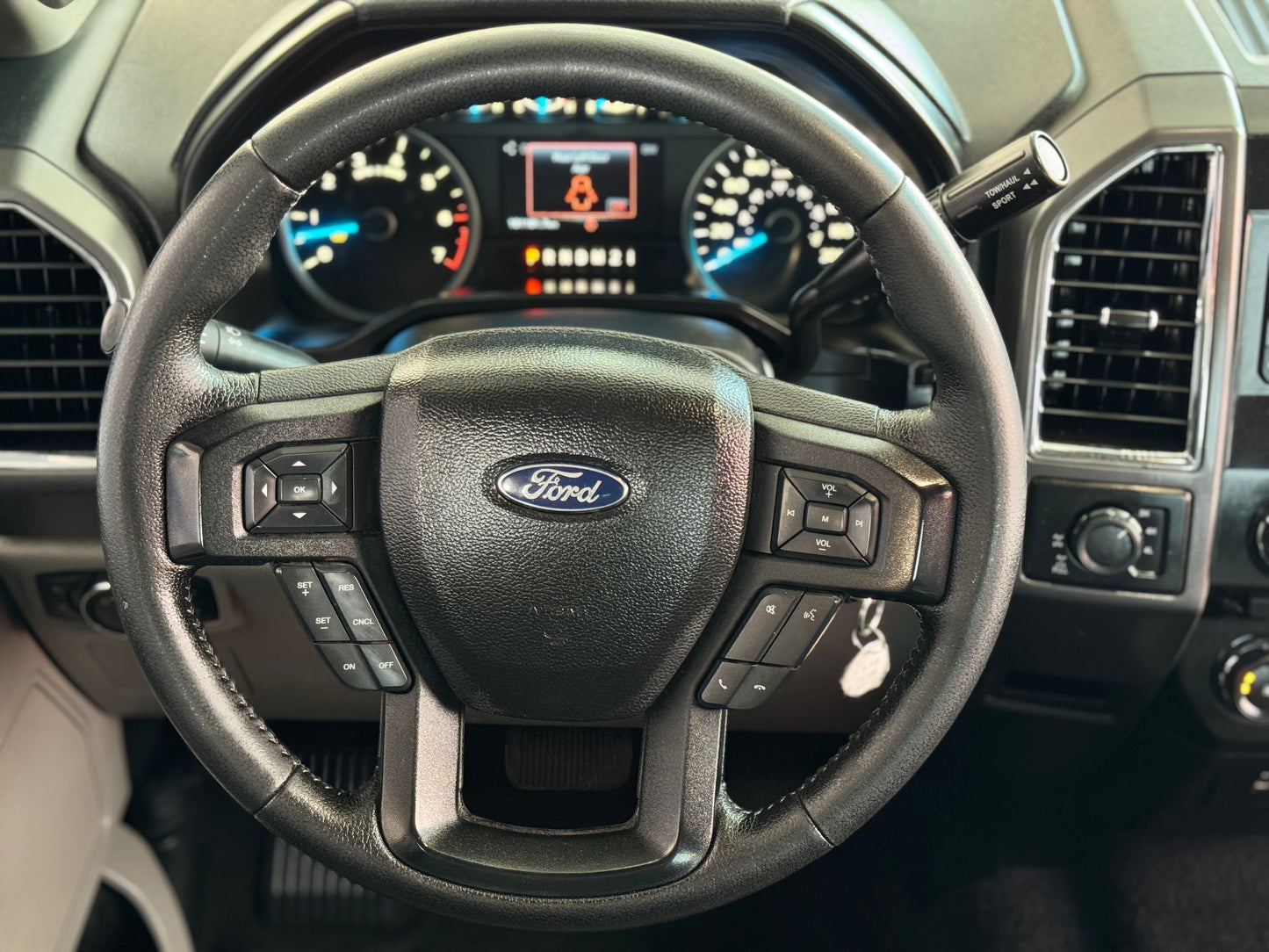 J. 2016 FORD LOBO XLT 5.0 4X4