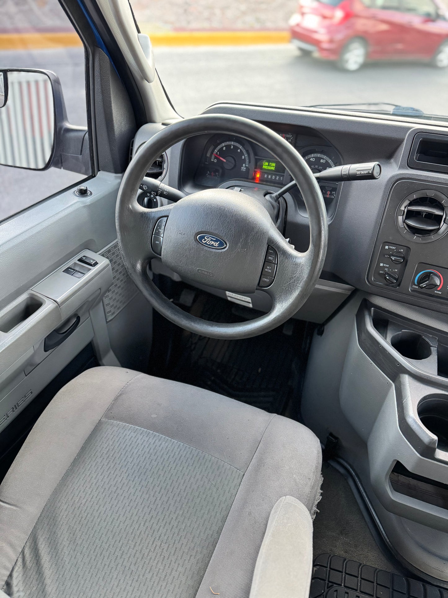 2014 FORD 11 PASAJEROS