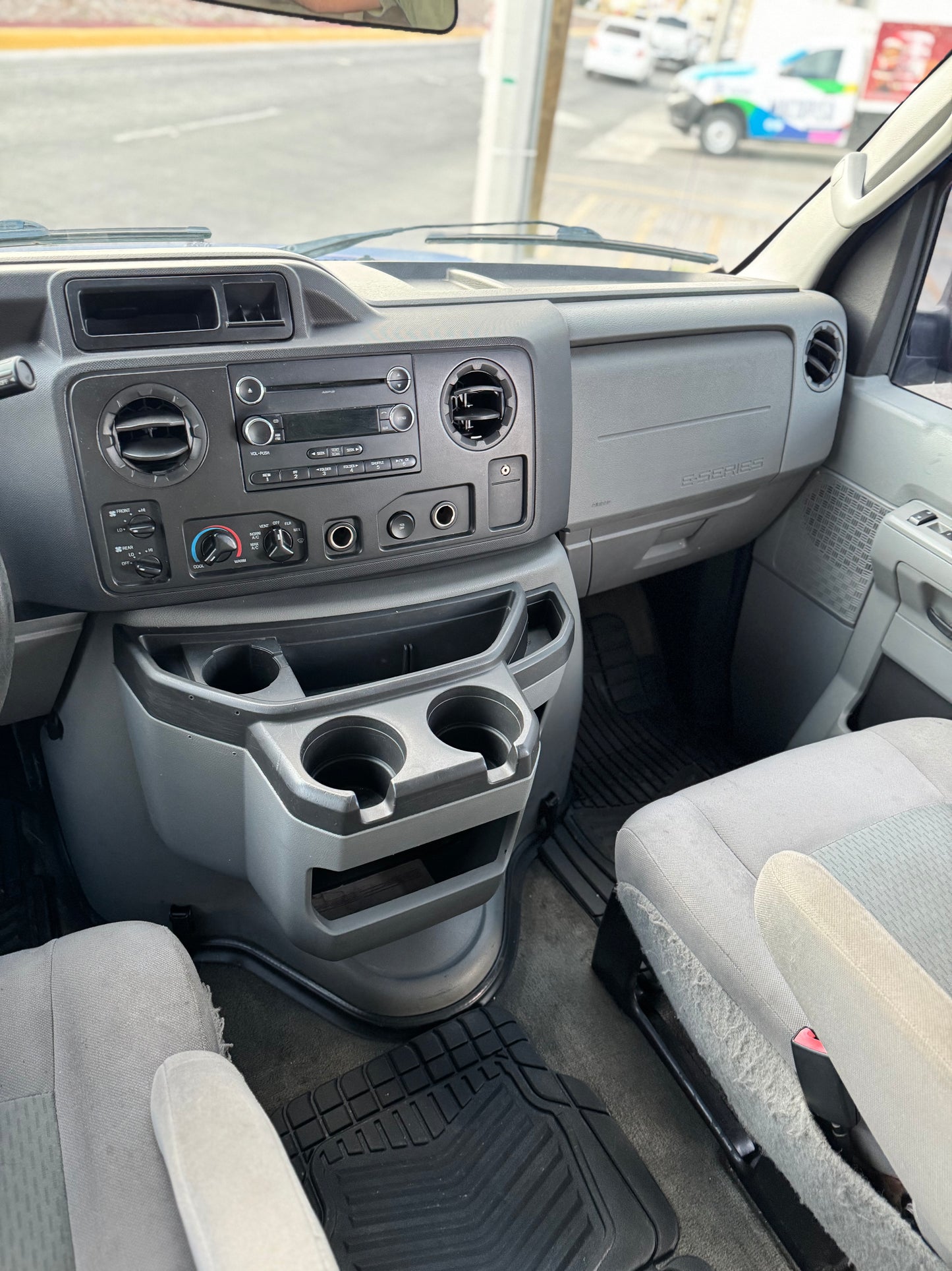 2014 FORD 11 PASAJEROS