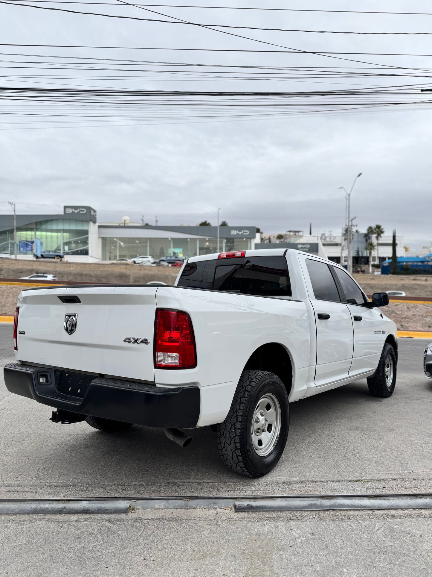 2018 RAM SLT 5.7 4X4