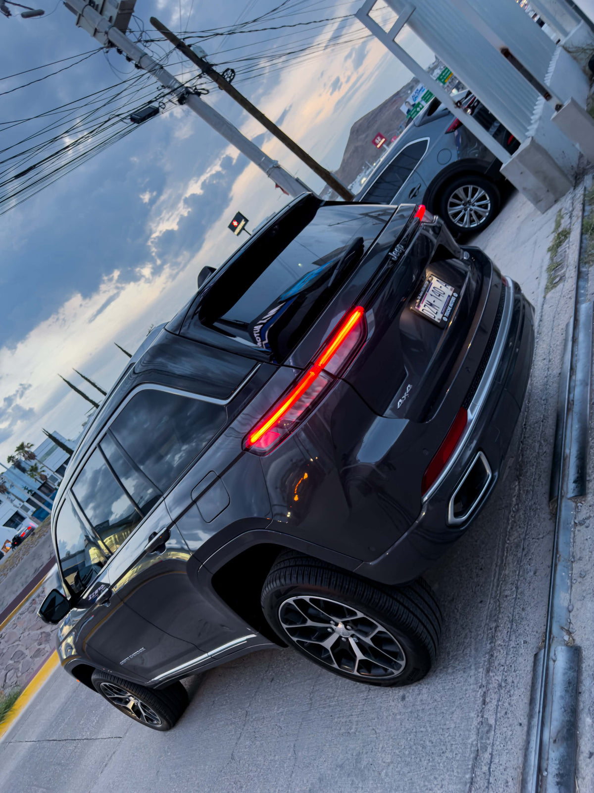 JEEP GRAND CHEROKEE SUMMIT