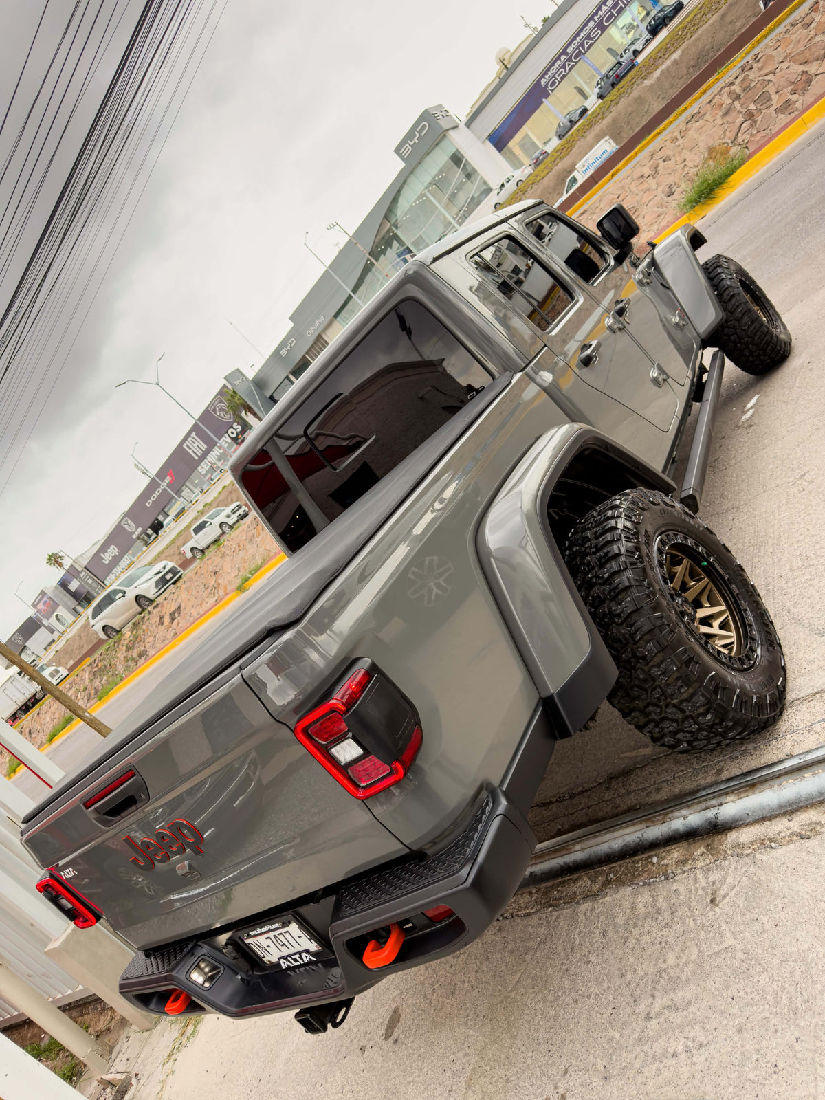 JEEP JT MOJAVE